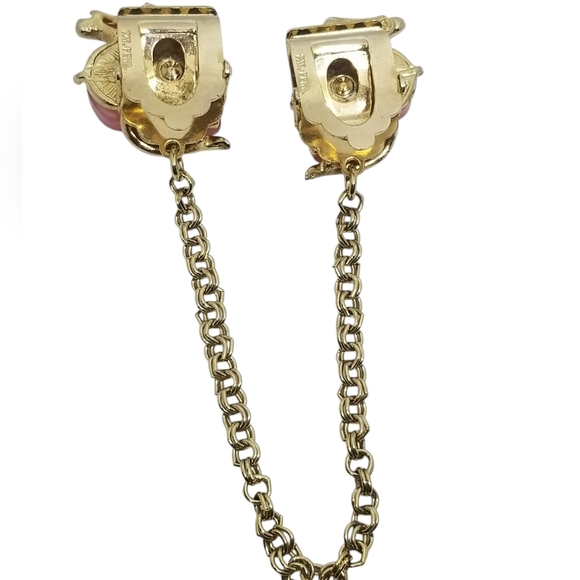 VINTAGE GOLDTONE & PINK LUCITE SWEATER CLIPS WITH CHAIN - Picture 4 of 5